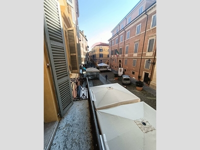 Appartamento in Vendita a Modena, zona Centro storico, 530'000€, 170 m²