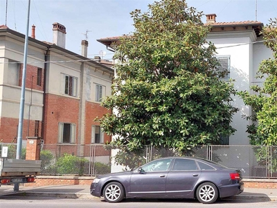 Bifamiliare in Viale Carducci in zona Centro a Imola