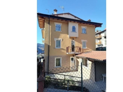 Casa indipendente in vendita a Bossico, Viale Vittorio Emanuele 8