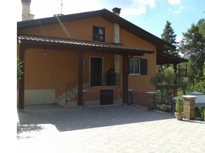 Casa indipendente in vendita a Altavilla Irpina