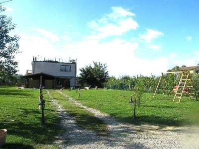 Casa Indipendente in Vendita a Arezzo, 200 m²