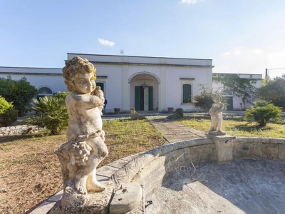 Prestigiosa villa di 450 mq in vendita Lecce, Italia