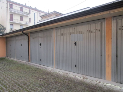 Garage / Posto auto in zona B.ra Torino a Piacenza