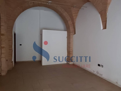 Immobile commerciale in Affitto a Teramo, zona Centro, 500€, 46 m²