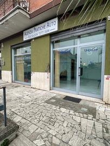 Negozio in affitto Via Campi Salentina