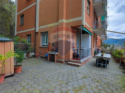 Quadrilocale in Vendita a Genova, zona Molassana, 78'000€, 64 m²