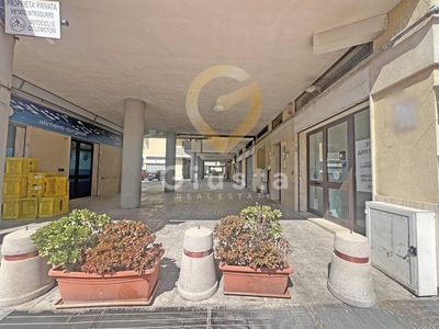 Trilocale in Vendita a Brindisi, zona Commenda, 159'000€, 97 m²