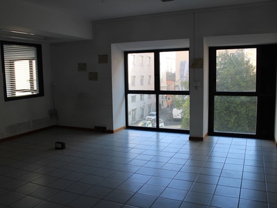 Ufficio in Affitto a Teramo, 950€, 140 m²
