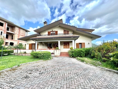 Villa Bifamiliare a Monteforte Irpino in Monteforte Irpino - Via Aldo Moro
