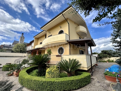 Villa Bifamiliare a Sparanise in Via Mazzeo Sparanise