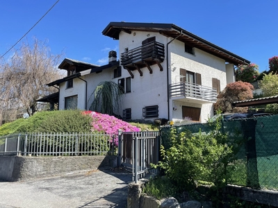 Villa bifamiliare in Via Cascina Ferrari , 25, Luino (VA)