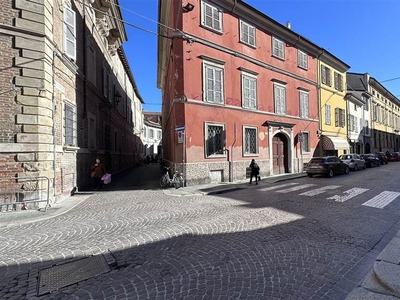 Palazzo da ristrutturare in zona Centro Storico a Piacenza