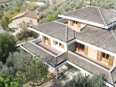 Villa in Vendita ad Castiglione del Lago - 430000 Euro
