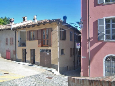 Casa in vendita nel centro storico di Monforte d'Alba