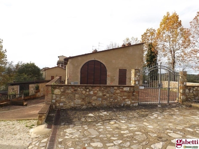 Casa indipendente con giardino a Poggibonsi