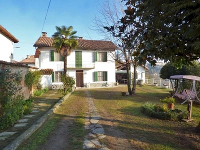 Casa panoramica con giardino