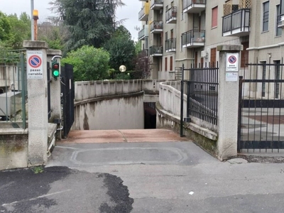 Garage in vendita a Milano via Giovanni Schiavoni