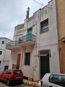 Intera palazzina composta da due appartamenti