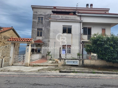 Quadrilocale con terrazzo a Ogliastro Cilento