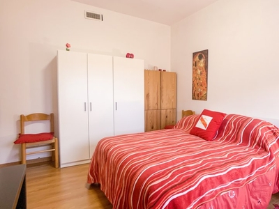 Stanza in affitto in appartamento con 3 camere da letto a Centocelle, Roma