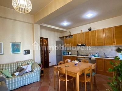 Appartamento in Affitto a Reggio Calabria, zona Centro, 710€, 200 m², arredato
