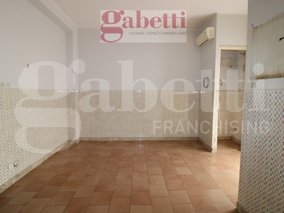 Appartamento in Vendita a Catania, 159'000€, 145 m²