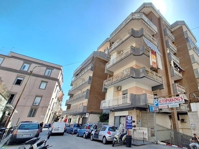 Appartamento in Via Guglielmo Gasparrini , Napoli (NA)