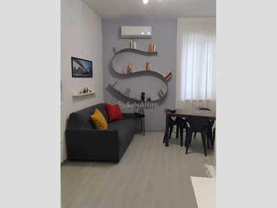 Bilocale in Affitto a Reggio Calabria, zona Centro, 580€, 100 m², arredato