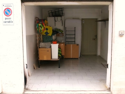 Box in Affitto a Ferrara, zona Entro Mura, 130€, 12 m²