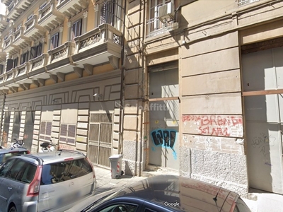 Capannone in Affitto a Napoli, zona Piazza Nicola Amore, 800€, 50 m²