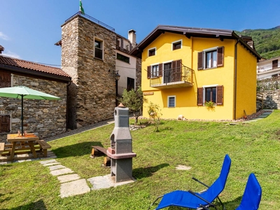 Casa a Albonico con terrazza, giardino e barbecue