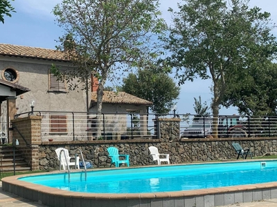 Casa a Bagnoregio con giardino, barbecue e piscina