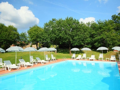 Casa a Montevarchi con giardino e piscina