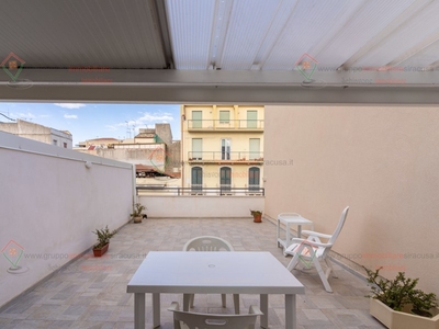 Casa Indipendente in Affitto a Siracusa, zona Adda Gelone Timoleonte, 550€, 74 m², arredato