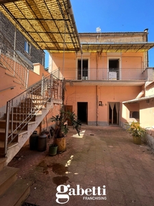 Casa Indipendente in Via Principe Di Napoli, Pignataro Maggiore (CE)