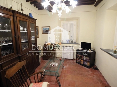 Casa Semi Indipendente in Vendita a Lucca, zona Arliano, 290'000€, 140 m², con Box