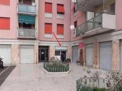 Immobile commerciale in Vendita a Genova, zona Sampierdarena, 26'100€, 45 m²