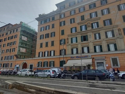 Immobile commerciale in Vendita a Roma, zona Flaminio, 370'000€, 78 m²