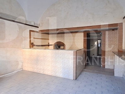 Negozio in Affitto a Catania, 800€, 50 m²