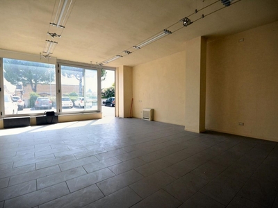 Negozio in Vendita a Lucca, zona San Marco, 130'000€, 85 m²