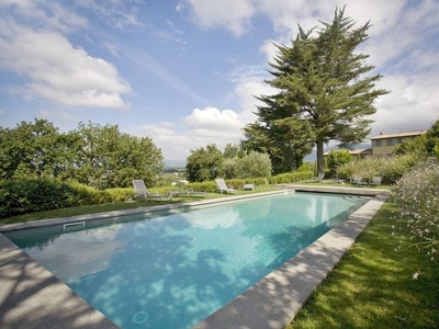 Prestigiosa villa di 500 mq in affitto Capannori, Italia