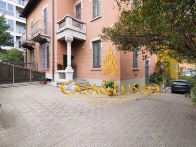 Prestigiosa villa in vendita Milano, Lombardia