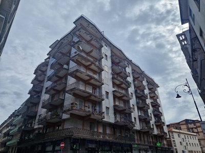 Quadrilocale in Vendita a Avellino, zona Centro, 170'000€, 145 m²