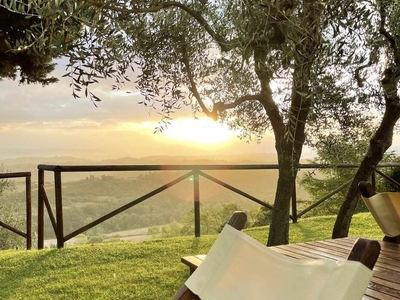 Raffinato Agriturismo Biologico in Vendita a San Gimignano