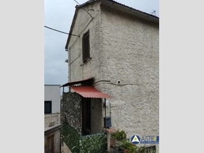 Trilocale in Vendita a Viterbo, 16'453€, 75 m²