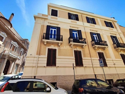 Ufficio in Affitto a Reggio Calabria, zona Centro, 1'500€, 139 m²