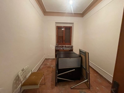 Ufficio in Affitto a Reggio Calabria, zona Centro, 500€, 80 m²