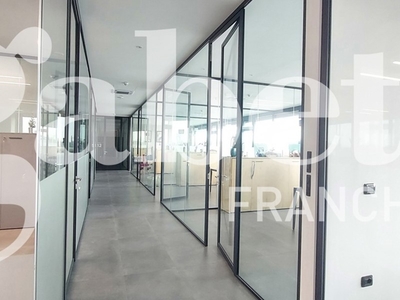 Ufficio in Affitto a Treviso, 3'000€, 500 m², arredato