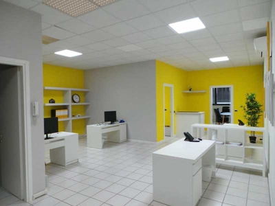 Ufficio in Affitto ad Tavagnacco - 700 Euro al mese
