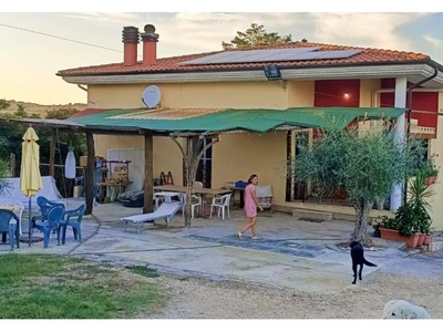 Villa in vendita a Guglionesi, Via Roma 2